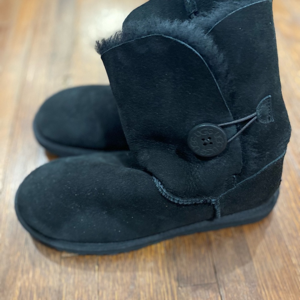 Black Uggs - Picture 4 of 7
